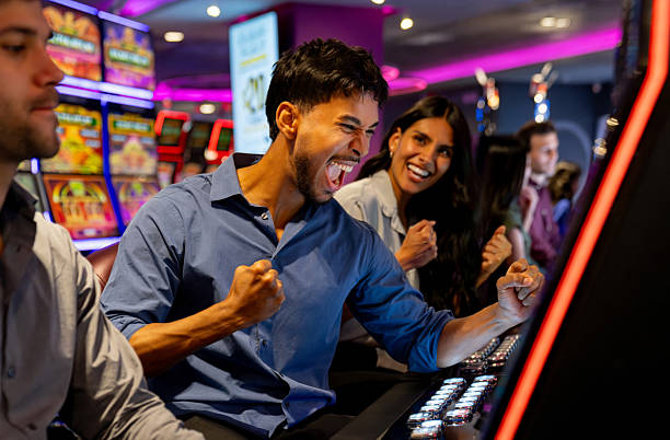 Recently Played dashboard showing Liga 1, Champions League, and live Baccarat table links